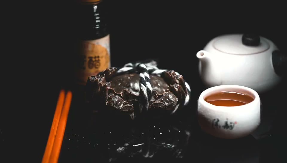 鲜活大闸蟹与茶席实景